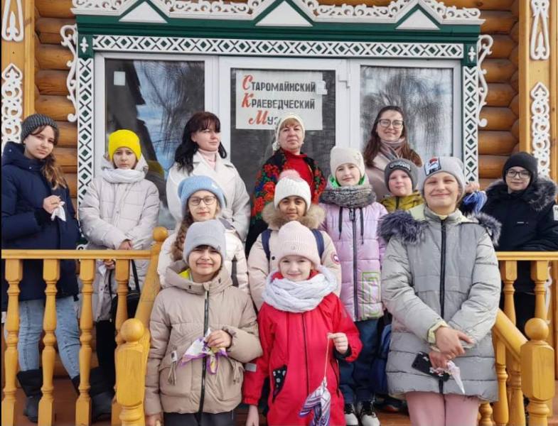 Учащиеся художественного отделения Старомайнской детской школы искусств посетили Старомайнский краеведческий музей.