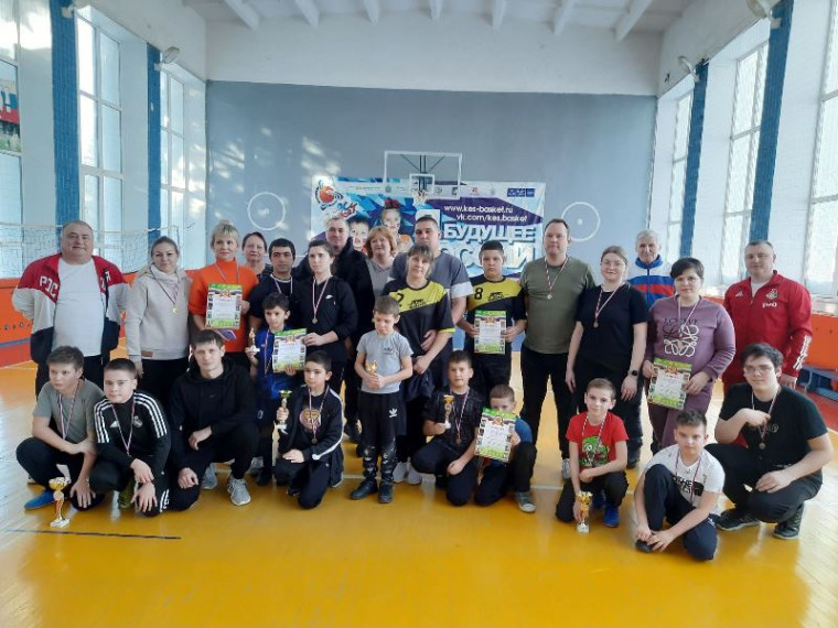 Районный турнир по мини - футболу среди семейных команд образовательных организаций.