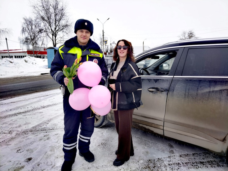 Сотрудники Госавтоинспекции провели профилактическую акцию «Цветочный патруль».