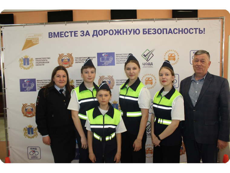 В Ульяновской области в день создания отрядов ЮИД прошел региональный слет юных инспекторов движения.